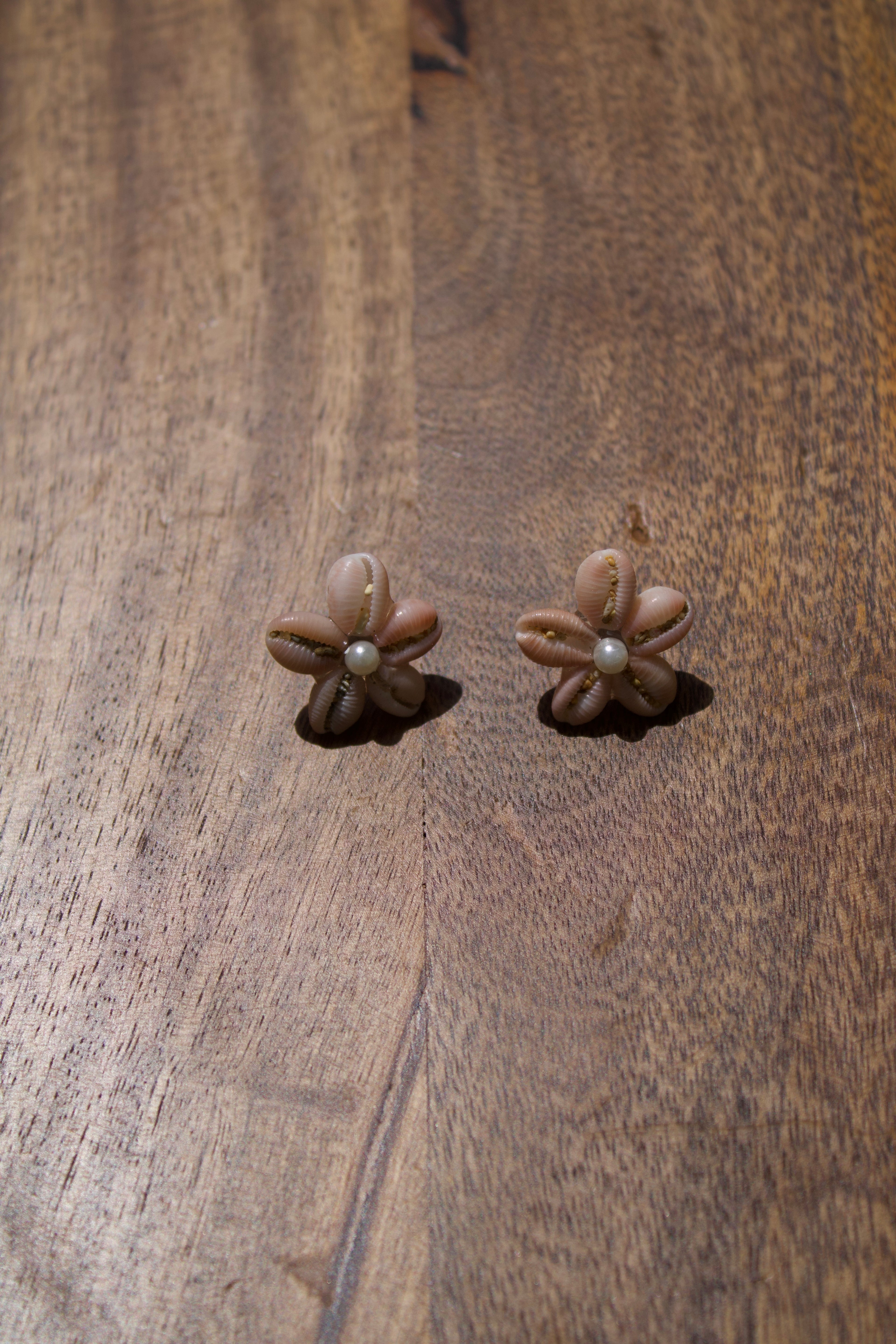 Flower studs
