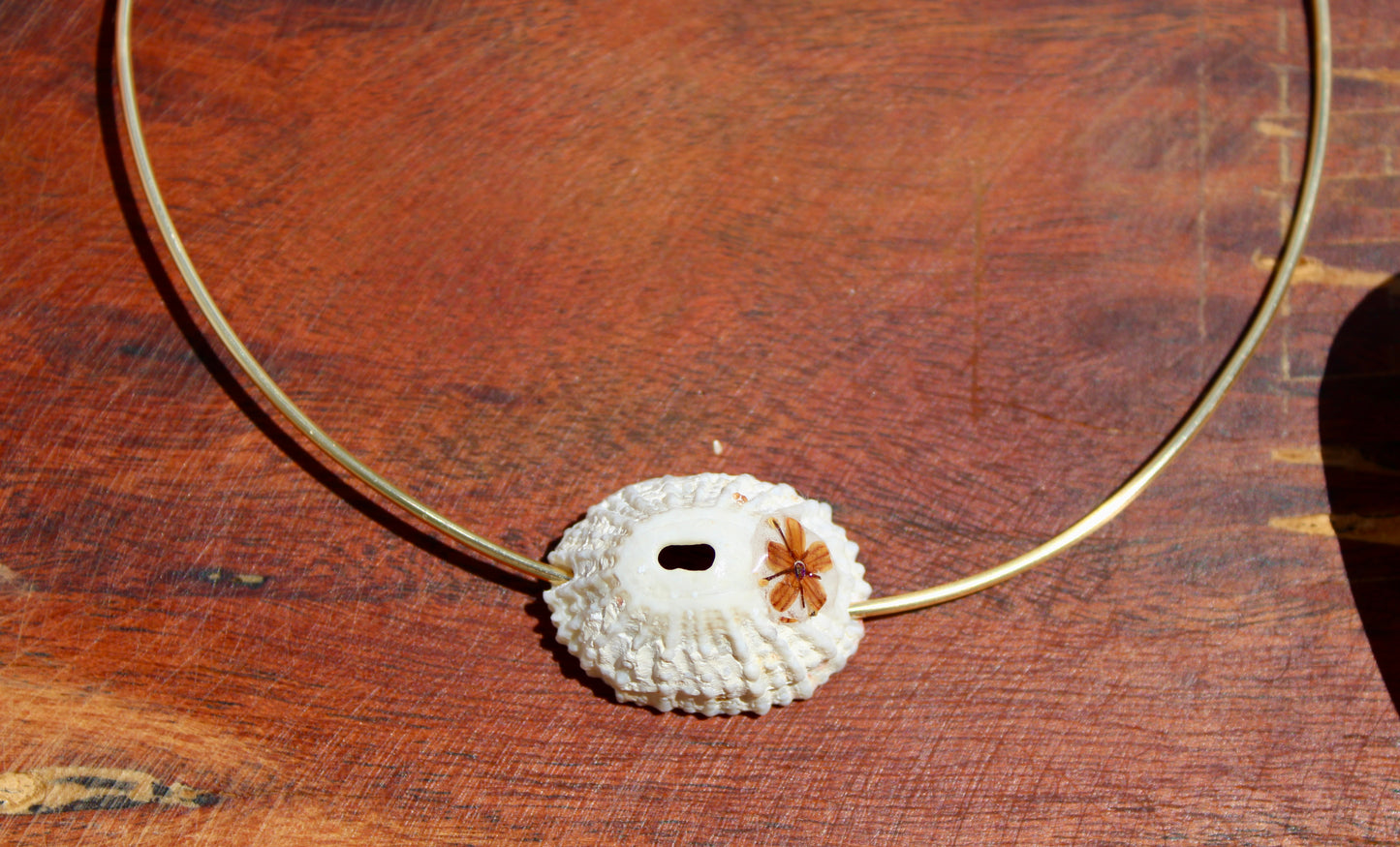 Sea shell wire choker 005