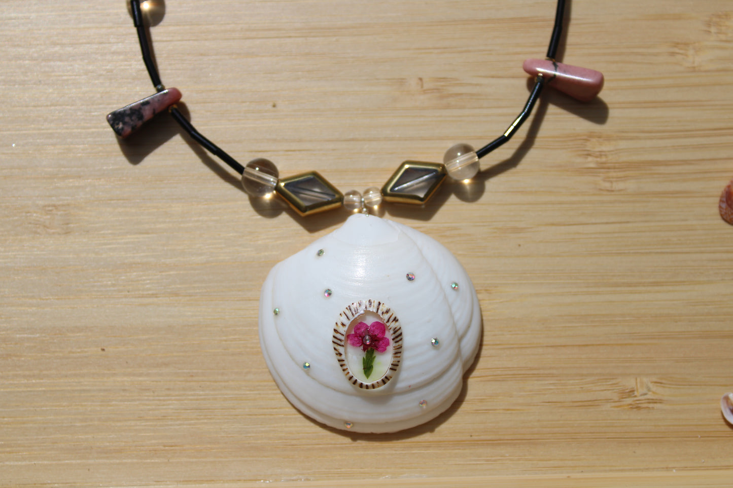 Sea shell necklace 012