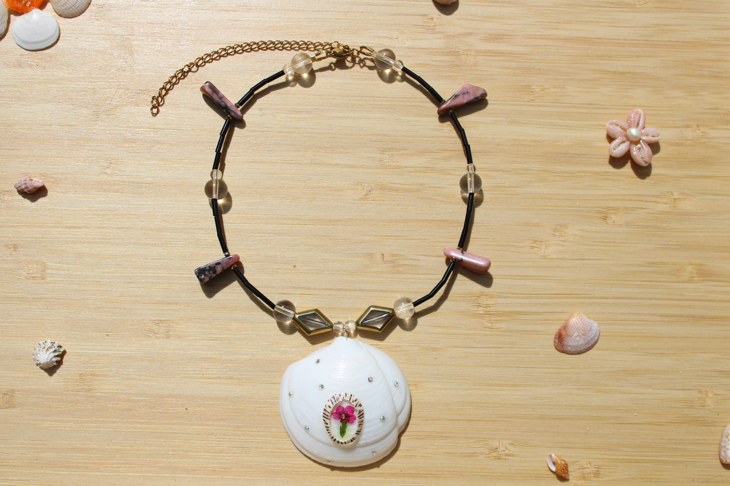 Sea shell necklace 012