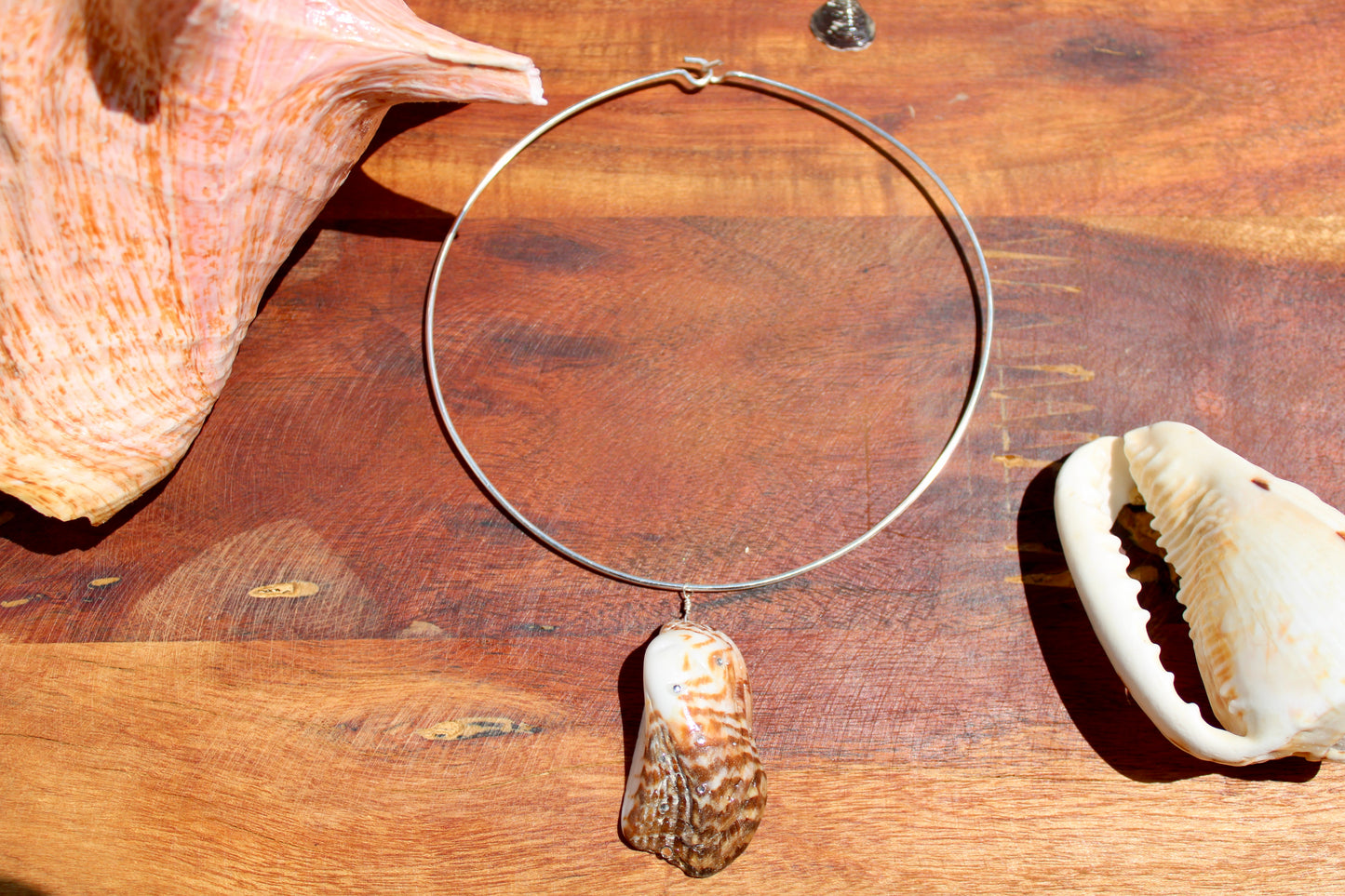 Sea shell wire choker 011