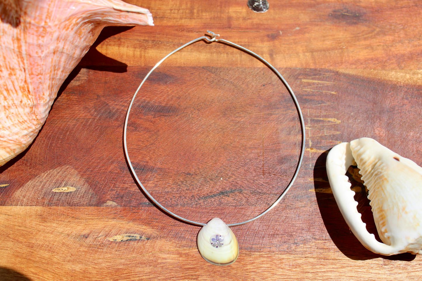 Sea shell wire choker 010